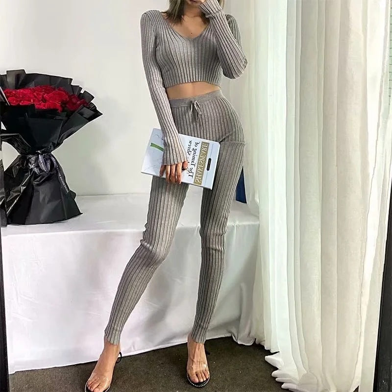 Elegantes Herbst-Zweiteiler-Set mit Sexy Doppel-V-Ausschnitt Pullover und Bequemer Hose für Damen