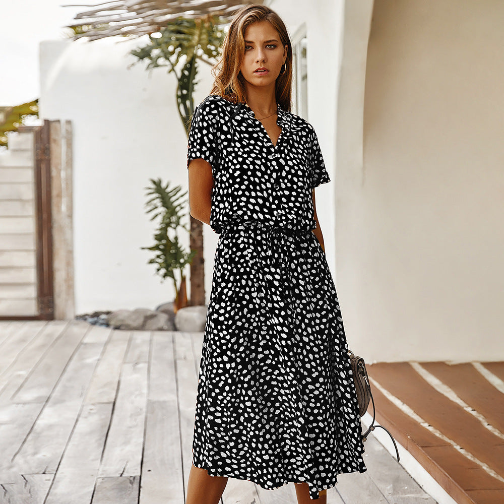 Elegantes Kurzarm-Kleid mit Polka-Tupfen und Hemdkragen für Damen