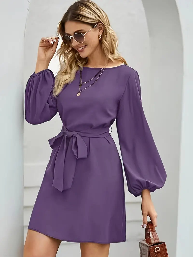 Elegantes feminines Kleid mit Laternenärmeln und Gürtel für Damen