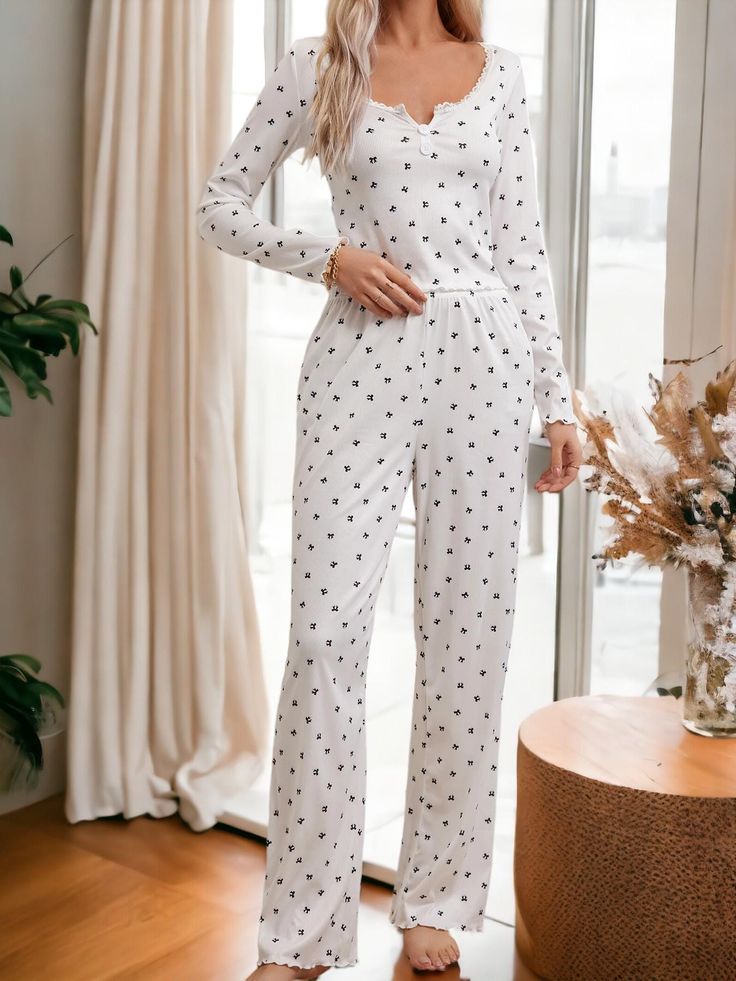 Gemütliches Langarm-Pyjama-Set mit bedrucktem Oberteil und passender Hose für Damen