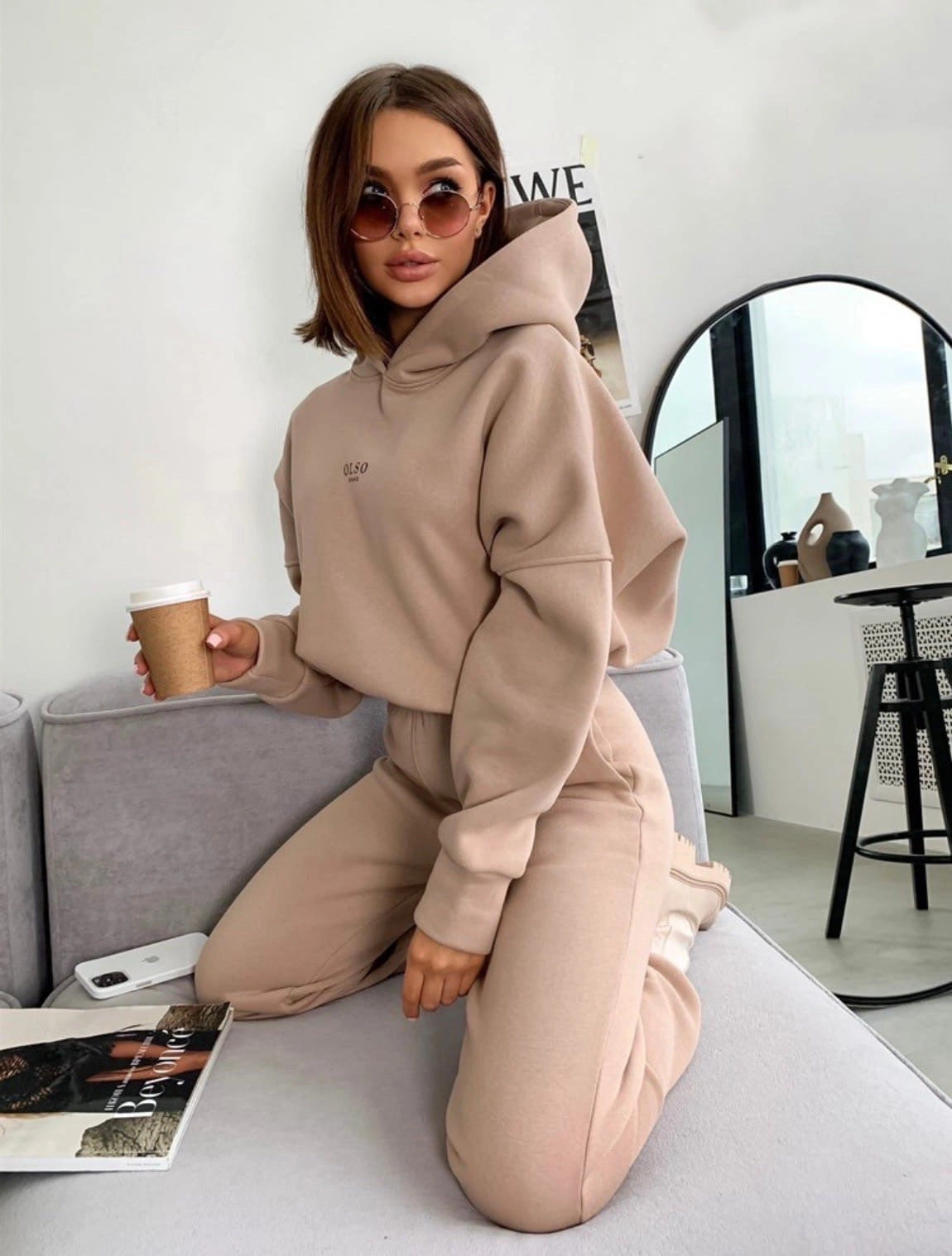 Zweiteiliges Set mit Kapuzenpullover und Hose im oversized Schnitt für Frauen | Sophie