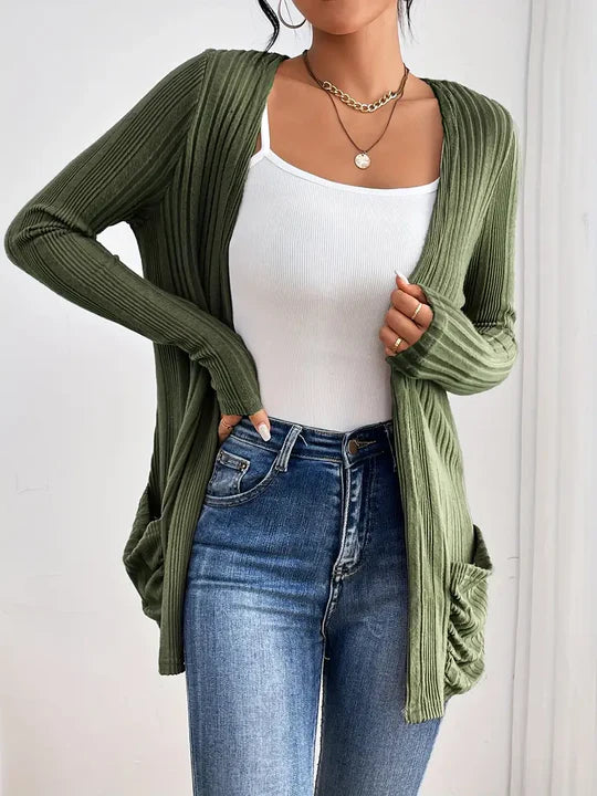 Schmal geschnittene Strickjacke aus Rippstrick mit Taschen für Damen