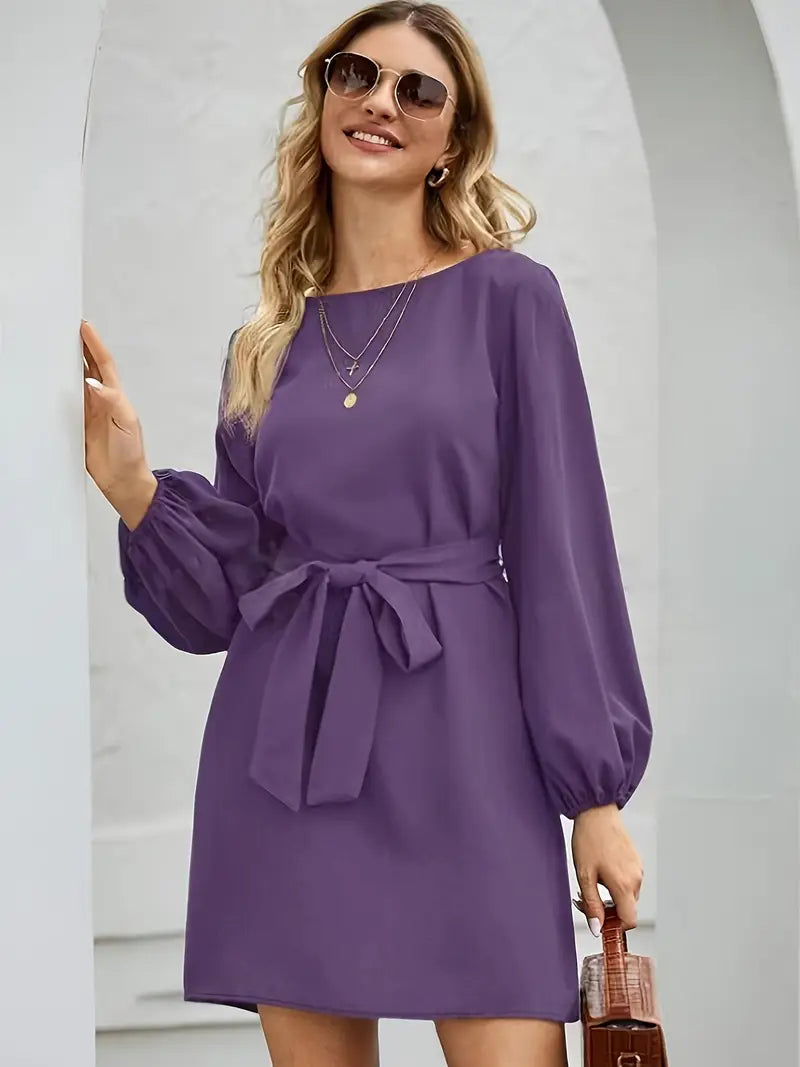 Elegantes feminines Kleid mit Laternenärmeln und Gürtel für Damen