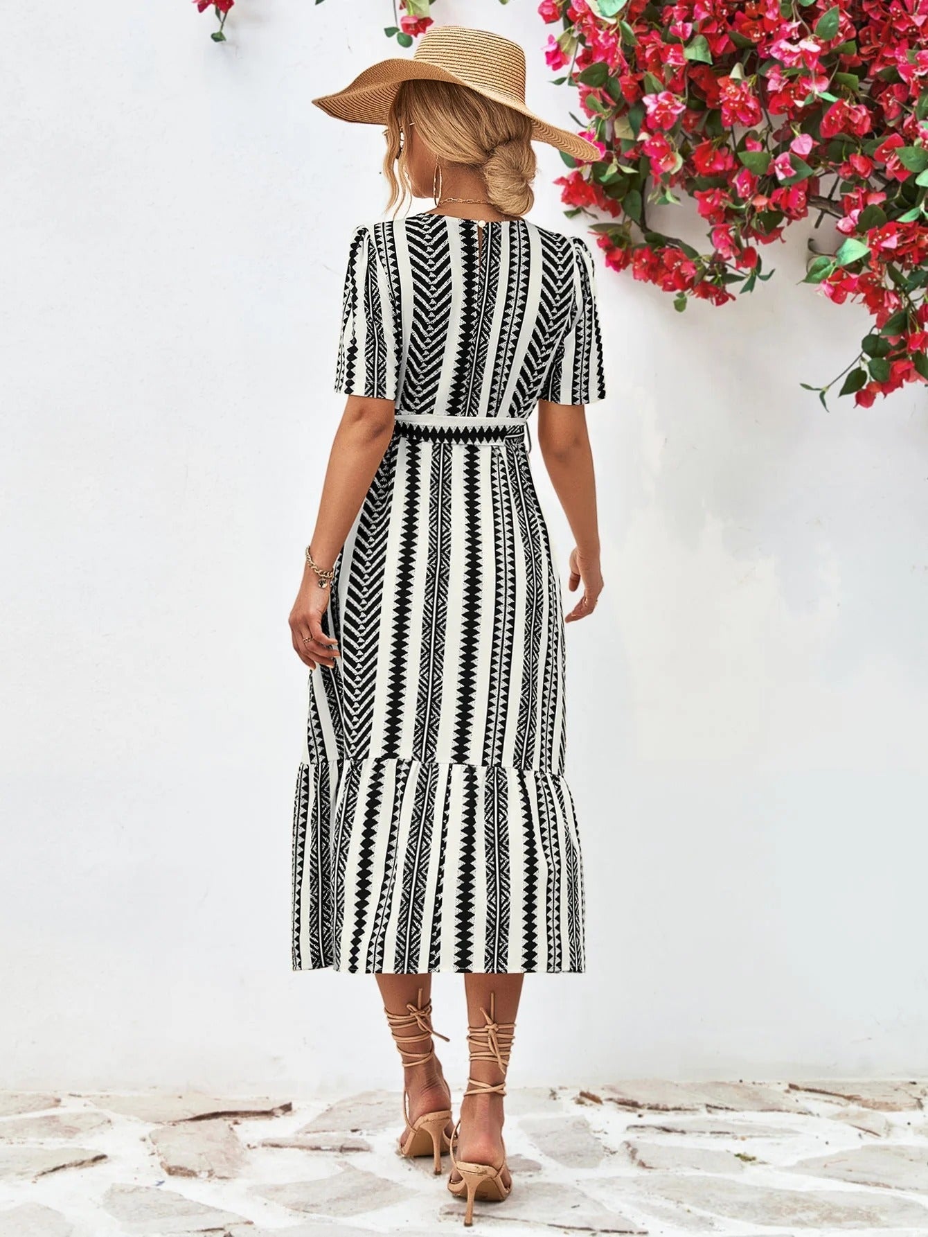 Midi-Kleid mit kurzen Ärmeln & Gürtel  für Damen – Feminines & luftiges Sommerkleid