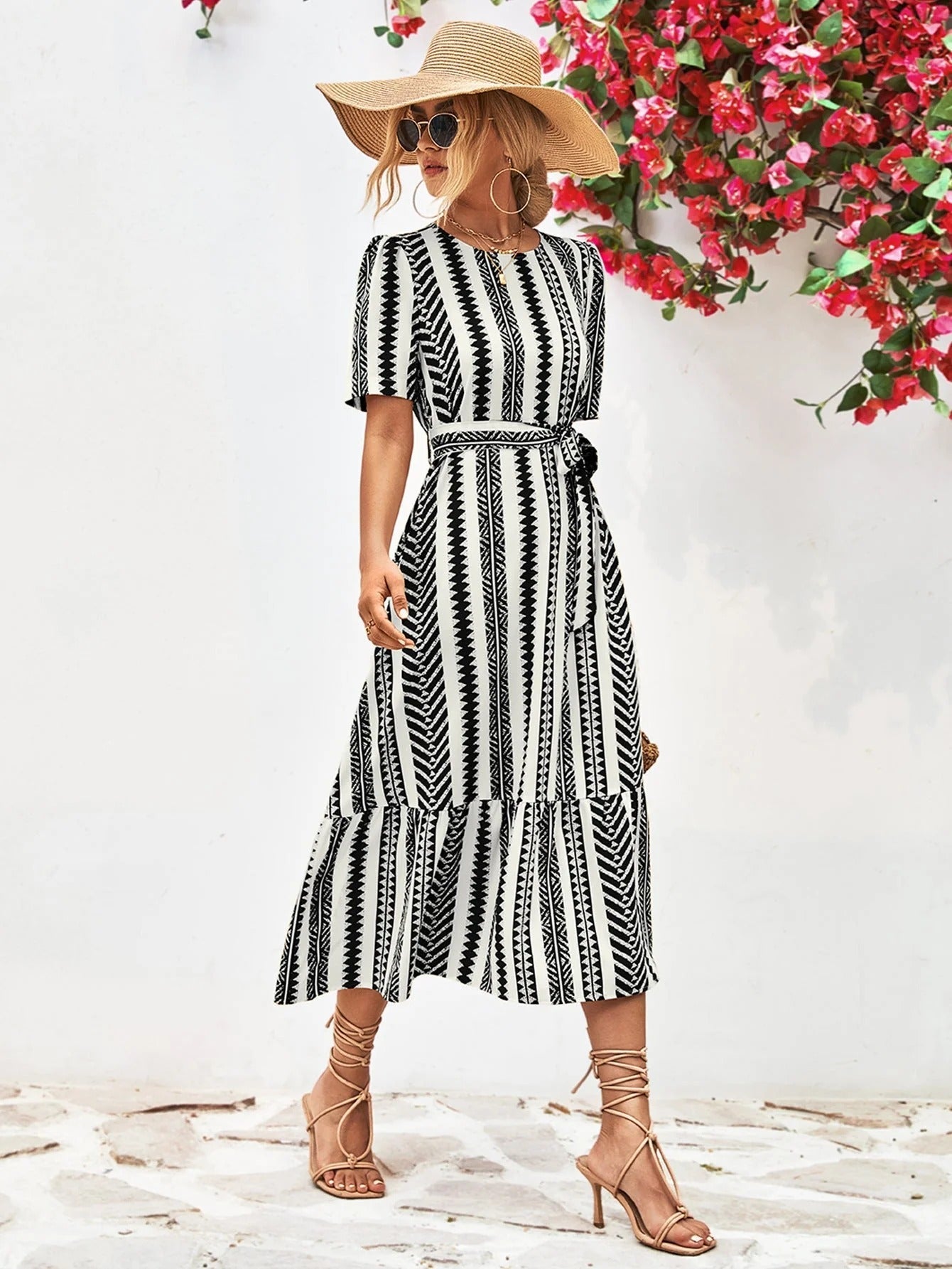 Midi-Kleid mit kurzen Ärmeln & Gürtel  für Damen – Feminines & luftiges Sommerkleid