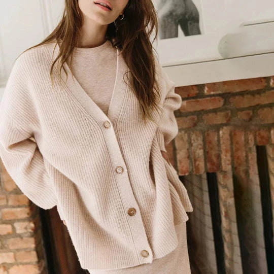 Warme Strickjacke mit Oversized-V-Ausschnitt für Damen