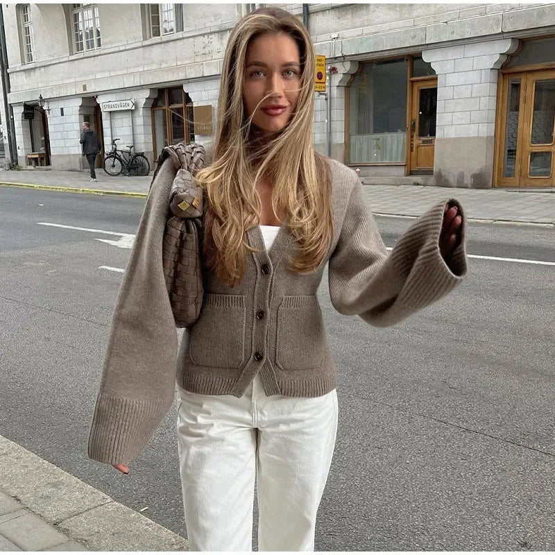 Elegante Strickjacke mit V-Ausschnitt und Taschen für Damen