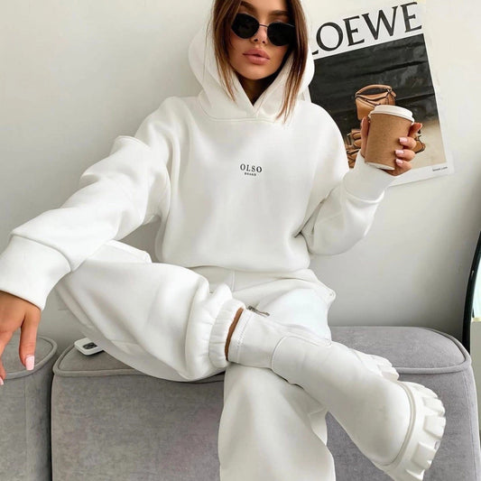 Zweiteiliges Set mit Kapuzenpullover und Hose im oversized Schnitt für Frauen | Sophie