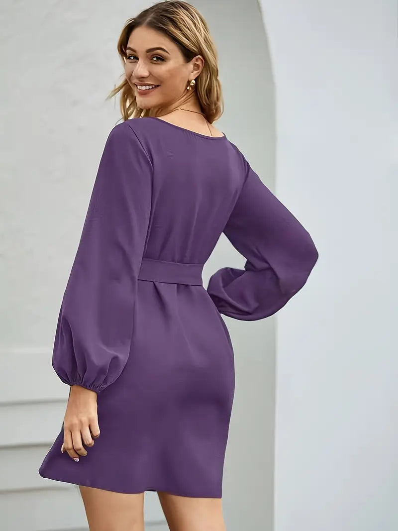 Elegantes feminines Kleid mit Laternenärmeln und Gürtel für Damen