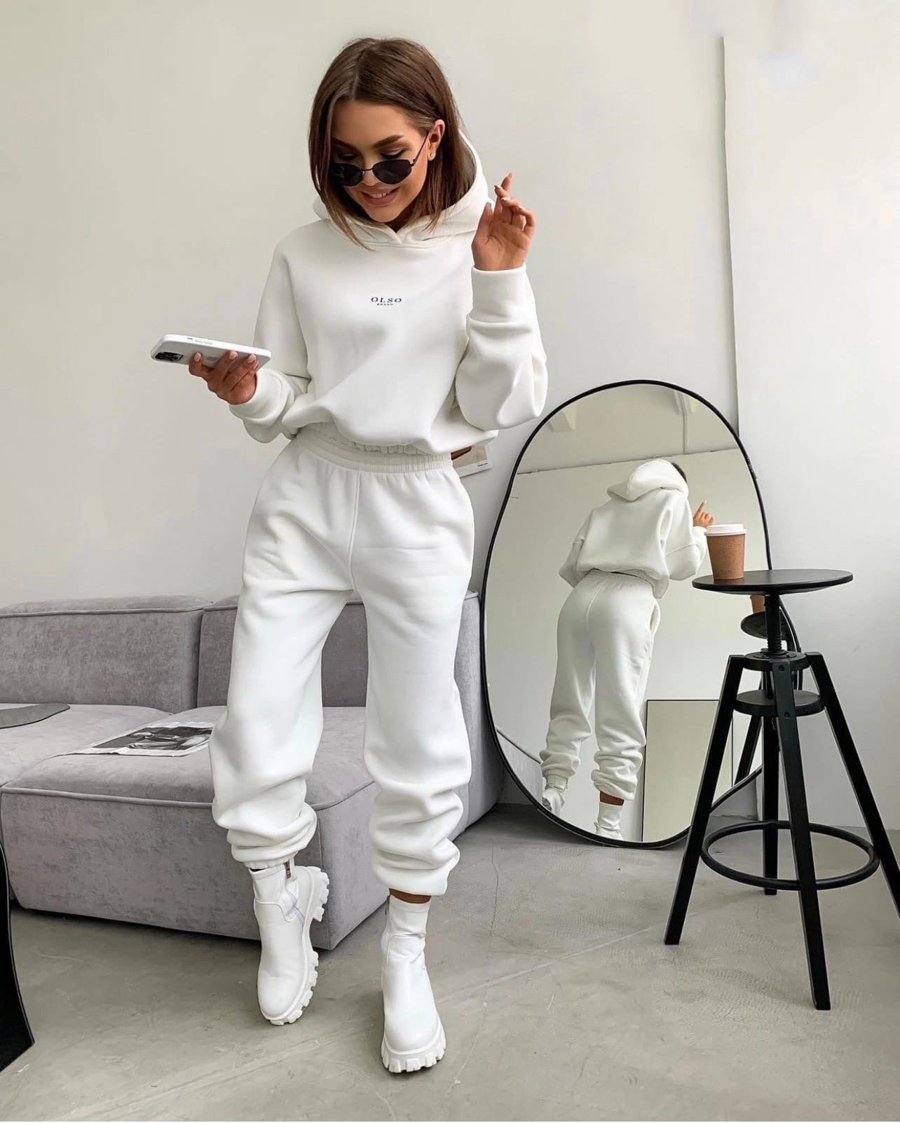 Zweiteiliges Set mit Kapuzenpullover und Hose im oversized Schnitt für Frauen | Sophie