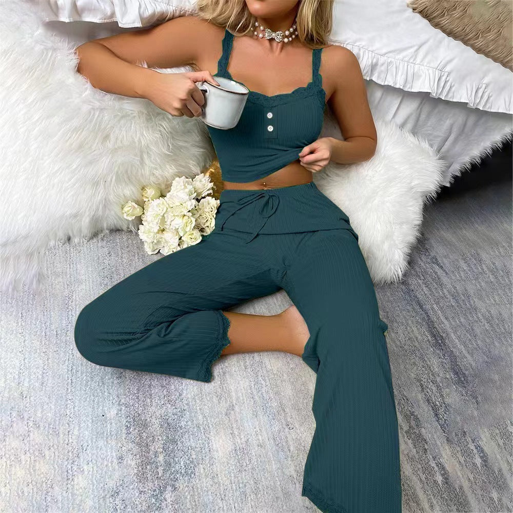 Bequemes zweiteiliges Homewear-Set für Damen mit geripptem Tank-Top und passender weiter Hose